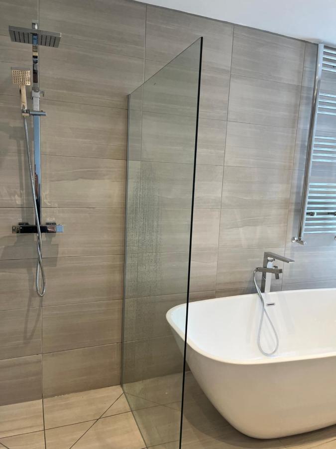 הרוגייט Kings Apartment, 83 Kings Road מראה חיצוני תמונה