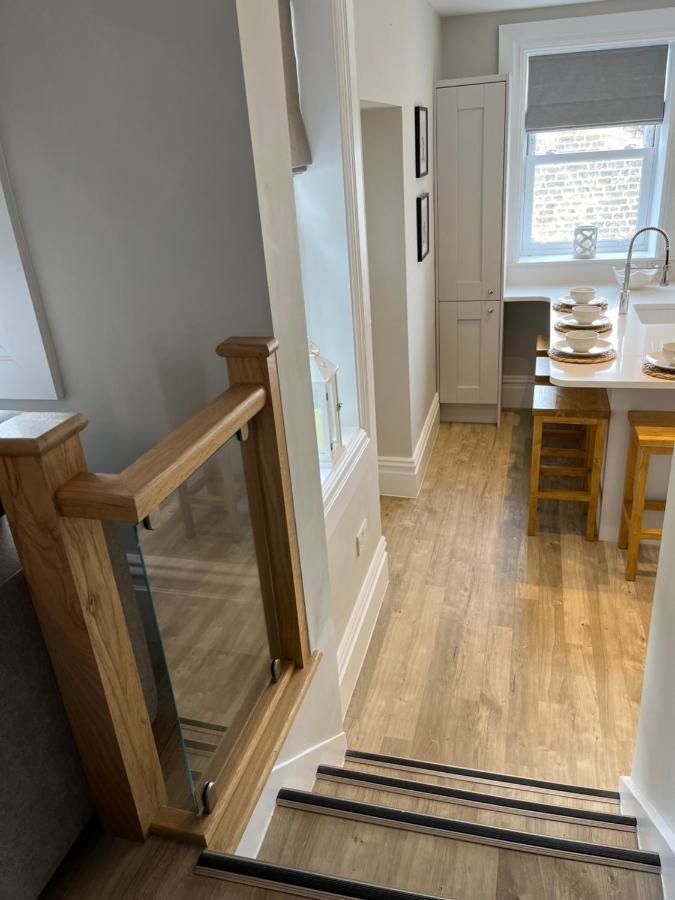 הרוגייט Kings Apartment, 83 Kings Road מראה חיצוני תמונה