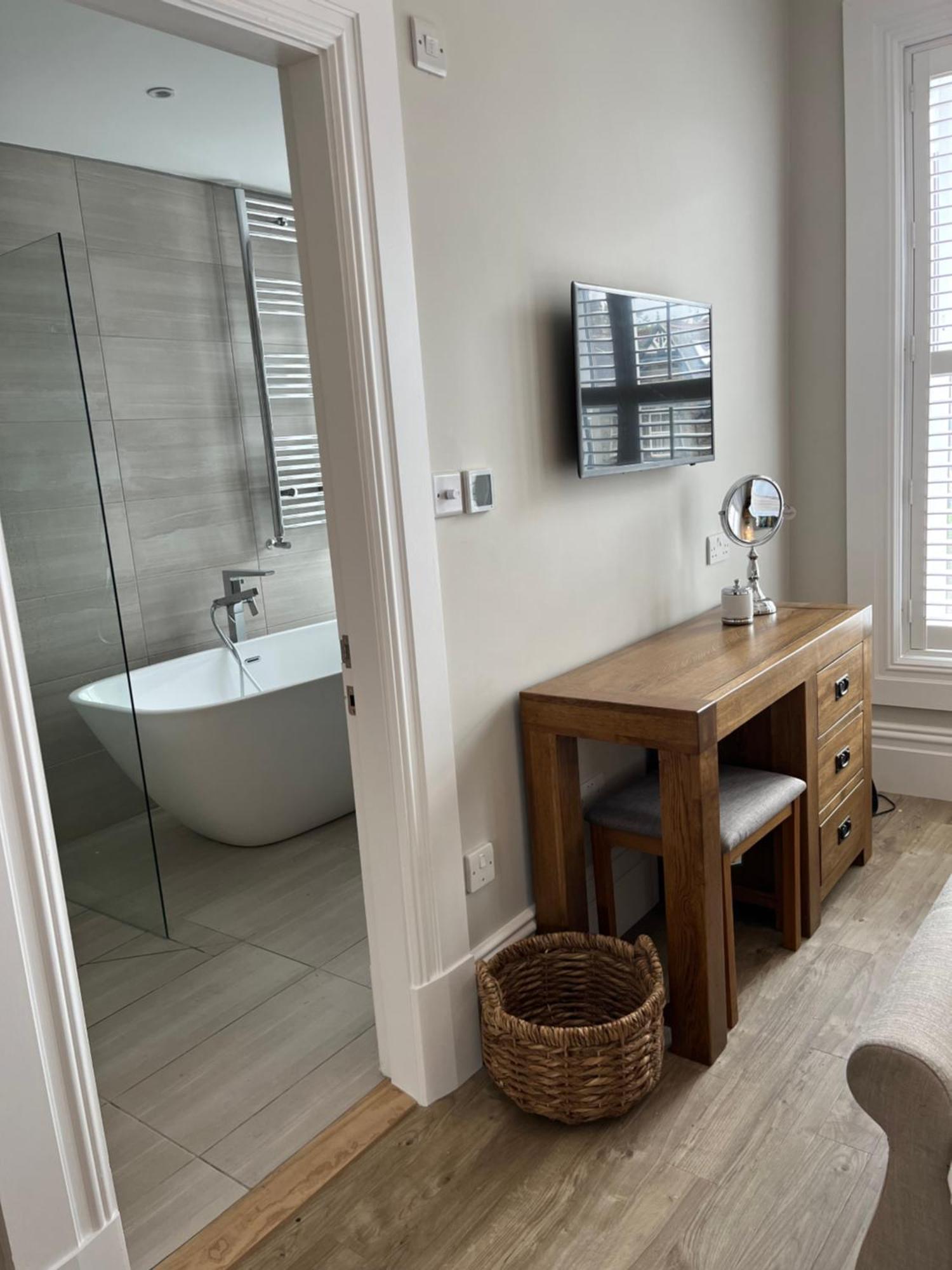 הרוגייט Kings Apartment, 83 Kings Road מראה חיצוני תמונה
